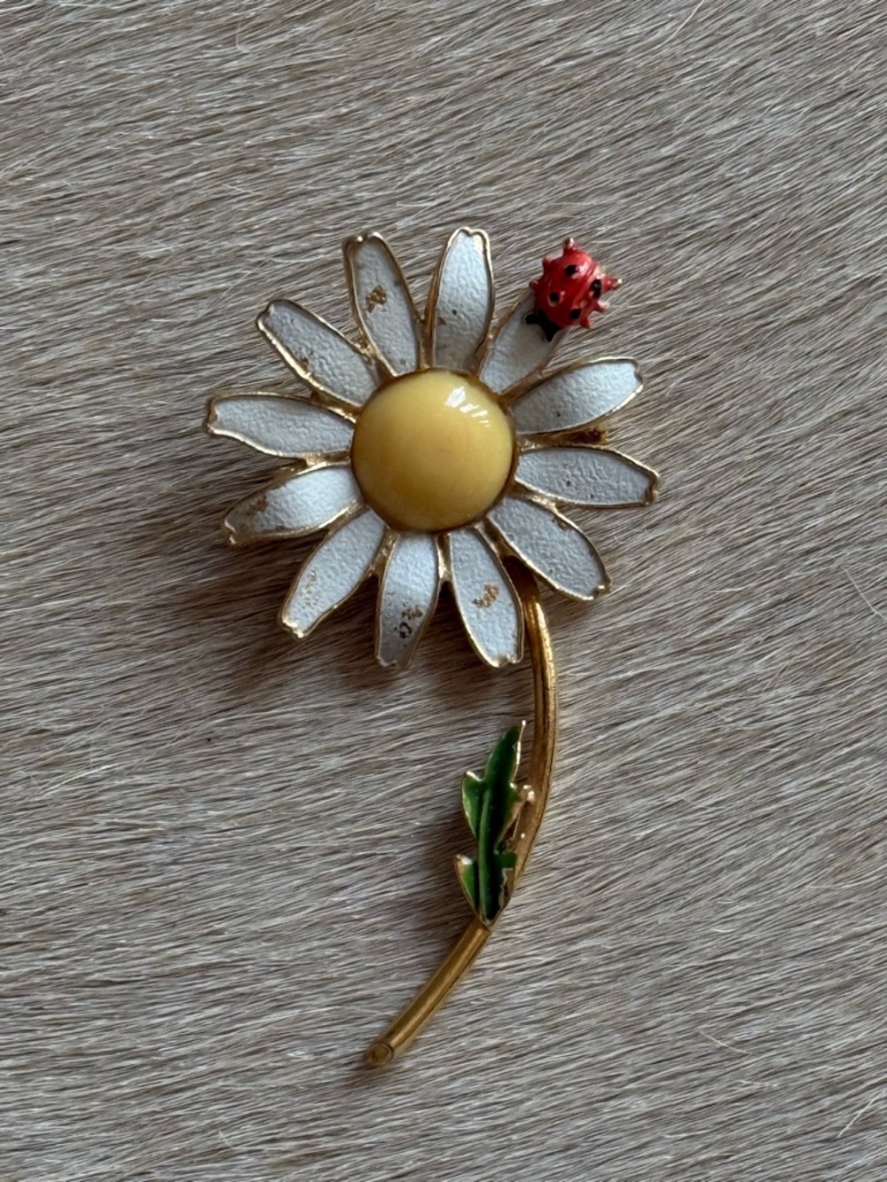 Albert Weiss White Daisy Brooch with Yellow Center & Red Ladybug